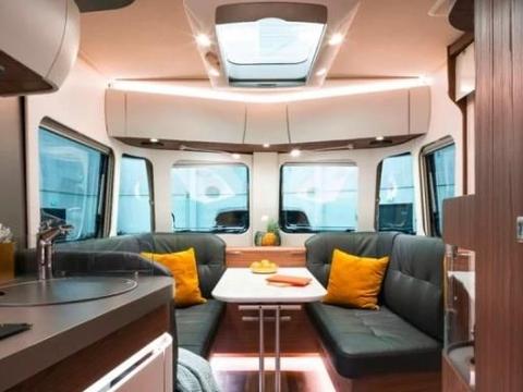 可用APP控制：Eriba推出旗舰野营拖车Touring 820