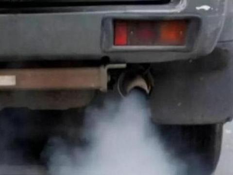 间断性踩油门能清理积碳吗？教你一招，三分钟去除积碳