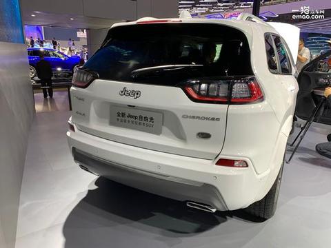 实拍全新Jeep自由光 “眯眼”大灯终于换了