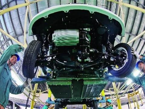 汽车保养只换机油？老司机：别犯傻，这4个零件不换等于白保养！