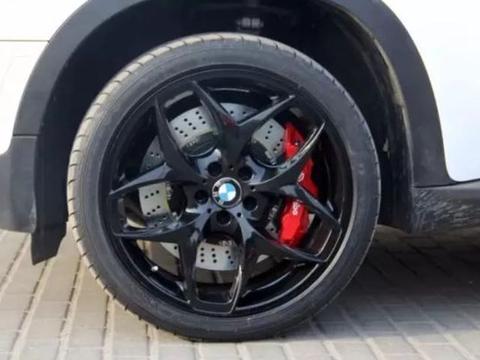 刹车片多久需要换一次？4S店说3万公里，老师傅说不是这个数