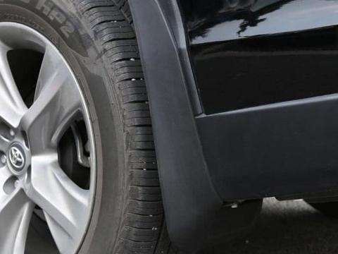 开了十年车，才发现轮胎旁这个小孔修车工怪不得你车已成废铁