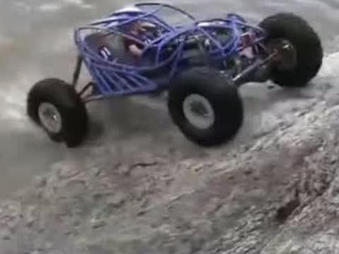 越野改装达人自己改装越野车，从水下爬陡坡上岸！