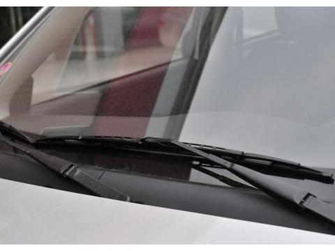 雨刮器刮不干净？先别急着换，聪明人就会花一块钱自己搞定！