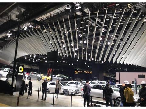 上海车展前夕探访奔驰展台：新车不少，保安众多，如临大敌！