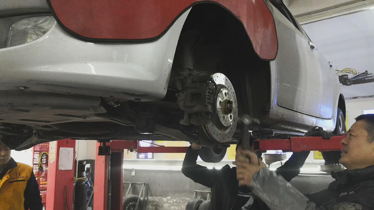 2010款荣威350C,动力1.5L,行驶11万公里,发动机出现异响排查