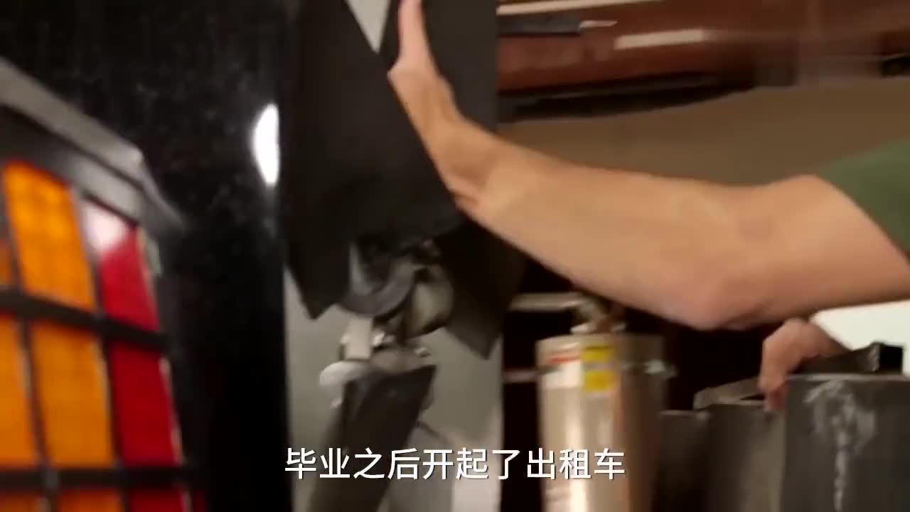 小伙自制“水上跑车”，漂移的那一刻，路人都看呆了！