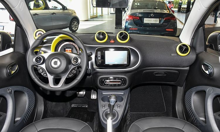 欧拉R1女神版对比Smart fortwo 价格低了一半，还配备自动驾驶