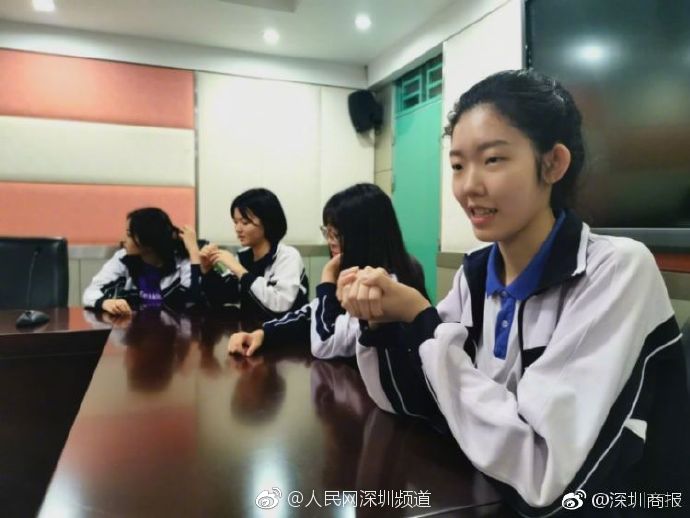 16岁深圳高中女生闪亮中国国际时装周