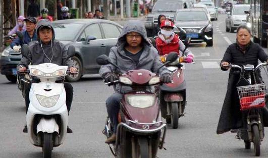 冬天，为何电动车电瓶不耐用？维修师傅教你一招，每天多跑30公