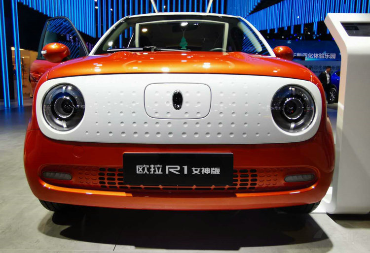欧拉R1女神版对比Smart fortwo 价格低了一半,还配备自动驾驶