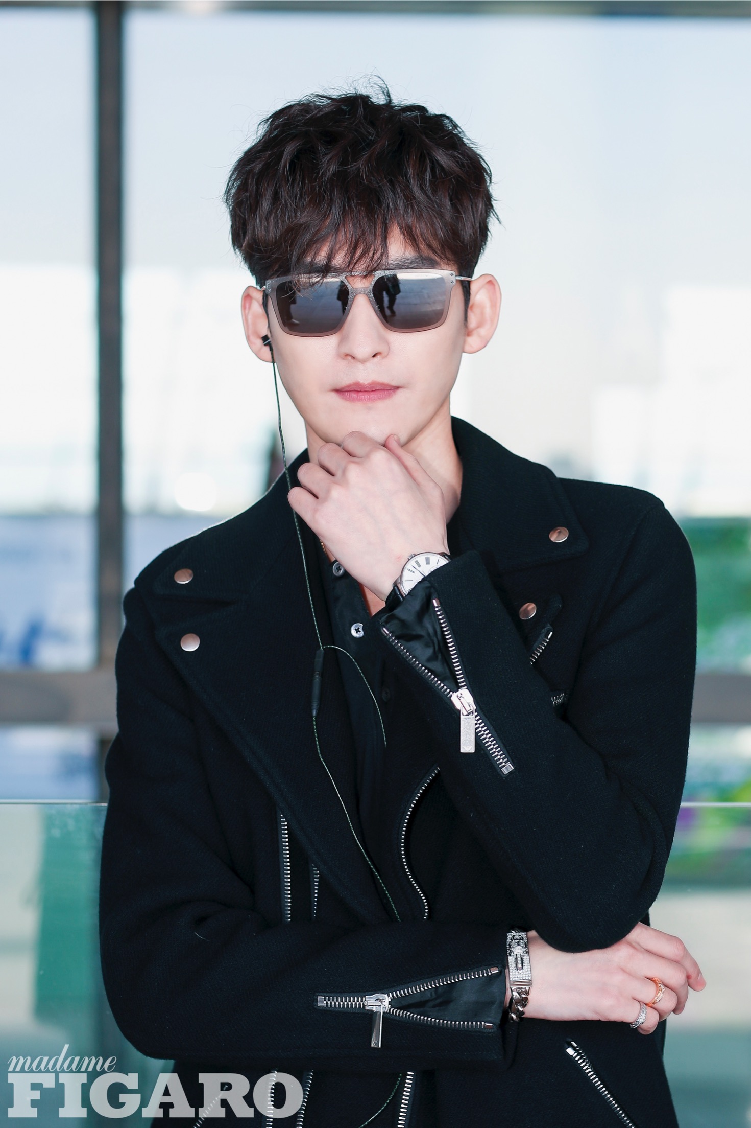 翰Boss@张翰 已经启程出发下一站日内瓦!黑色系Look