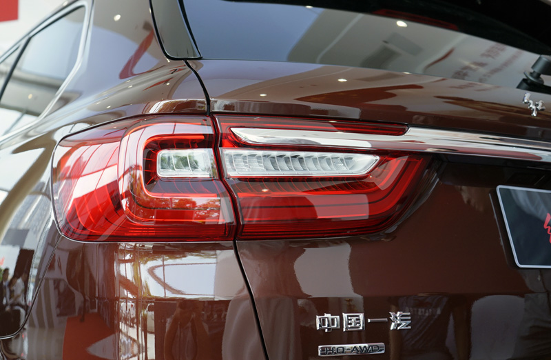 首款自主中大型豪华SUV 配V6发动机 红旗HS7上市实拍