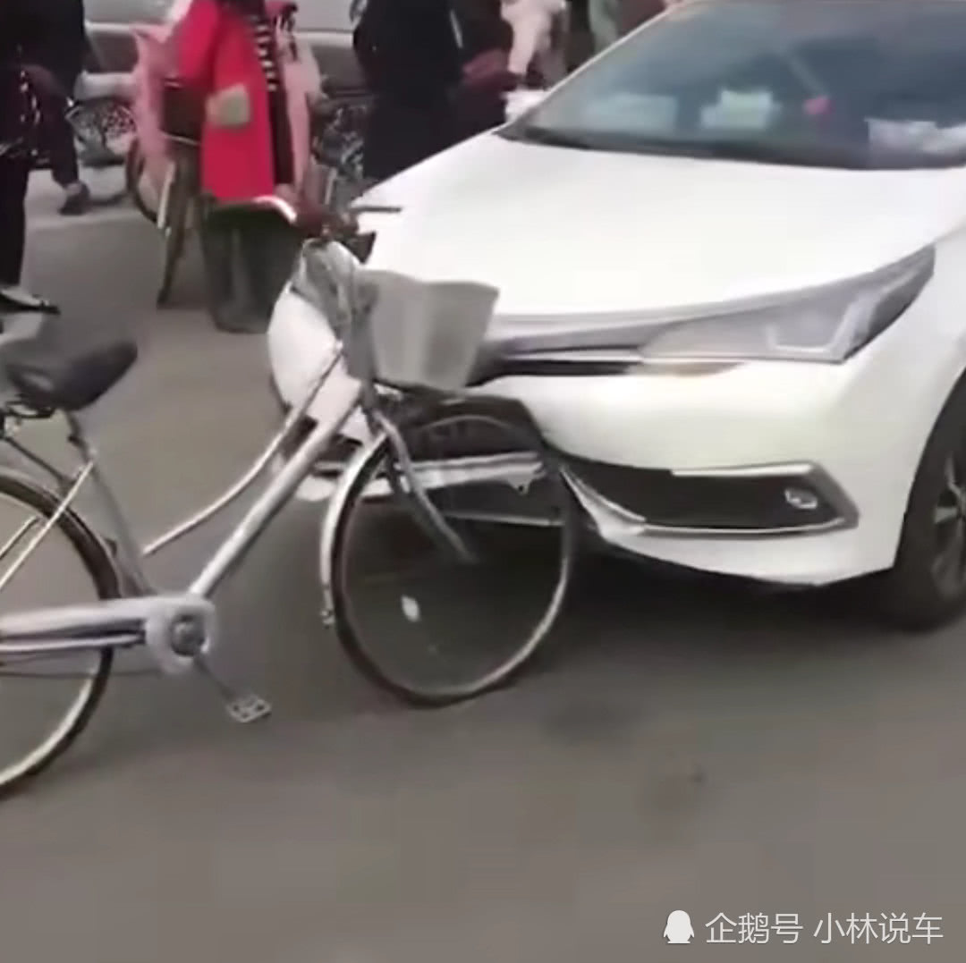 共享单车难见运维，广州街头坏车成堆-搜狐大视野-搜狐新闻