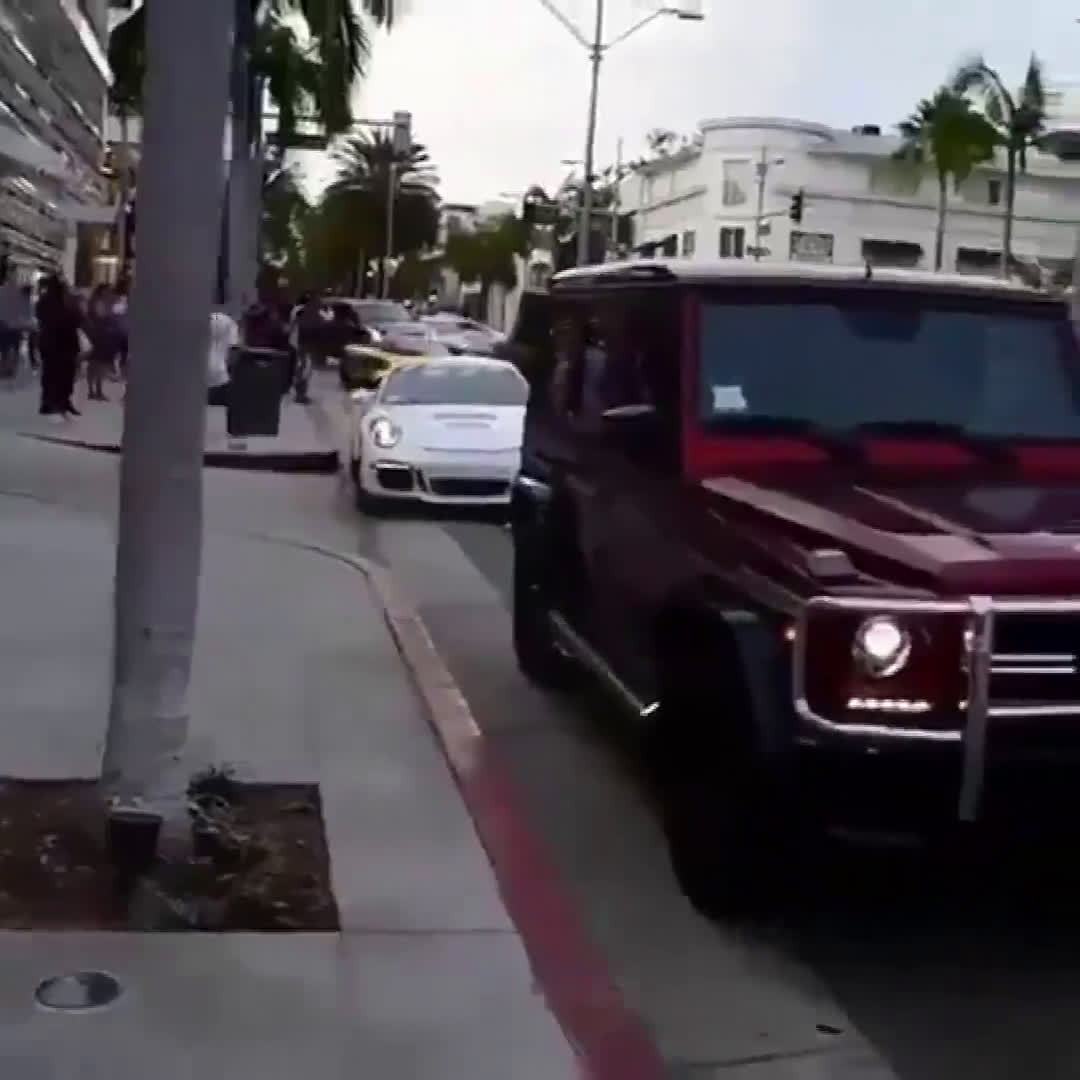 法拉利顶级跑车炸街