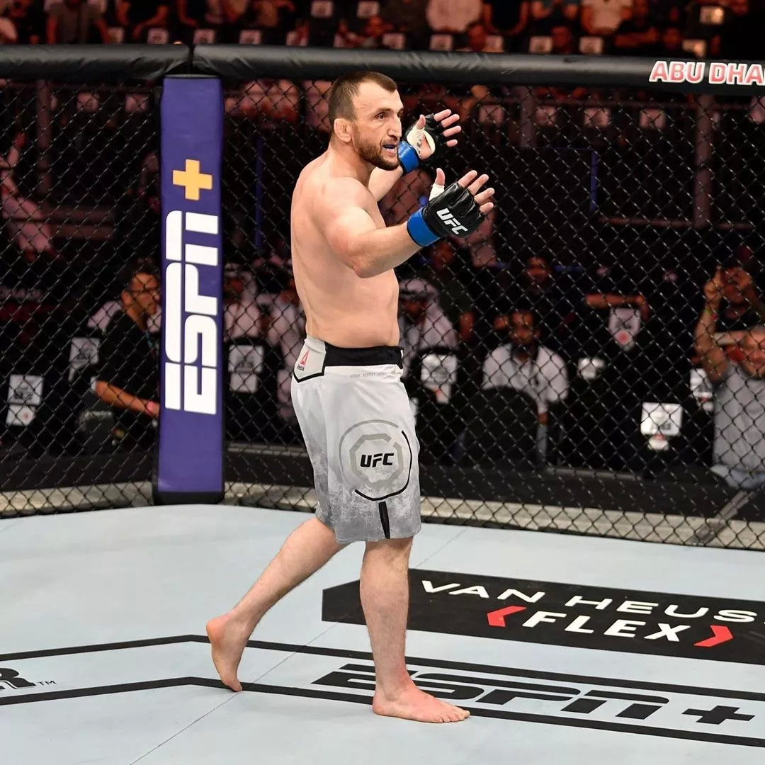 穿越者现身，来自2030年“未来人”承认伪造，真相...