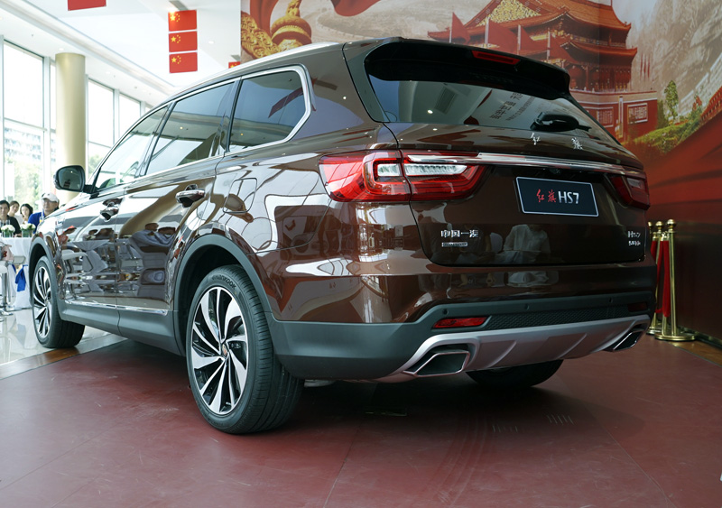 首款自主中大型豪华SUV 配V6发动机 红旗HS7上市实拍