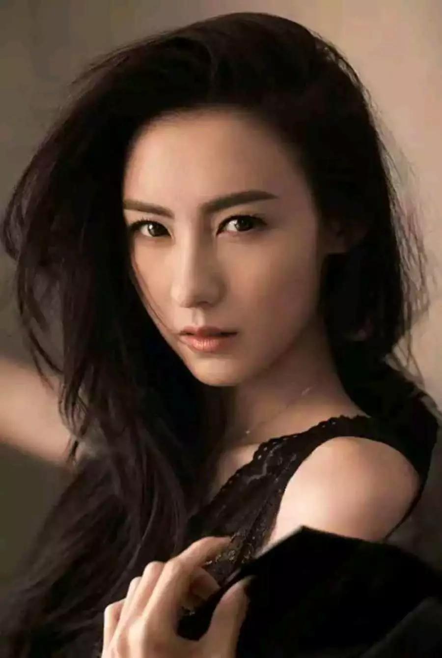 10位最美混血女星，杨颖最精致，李小璐太意外，她有四国血统!