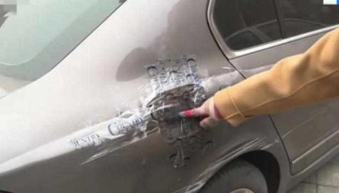 女子每年交1200停车费，车被刮擦物业不负责：这叫资源占用费