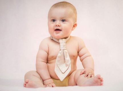 新生儿宝宝长湿疹怎么办?孩子得湿疹会传染吗