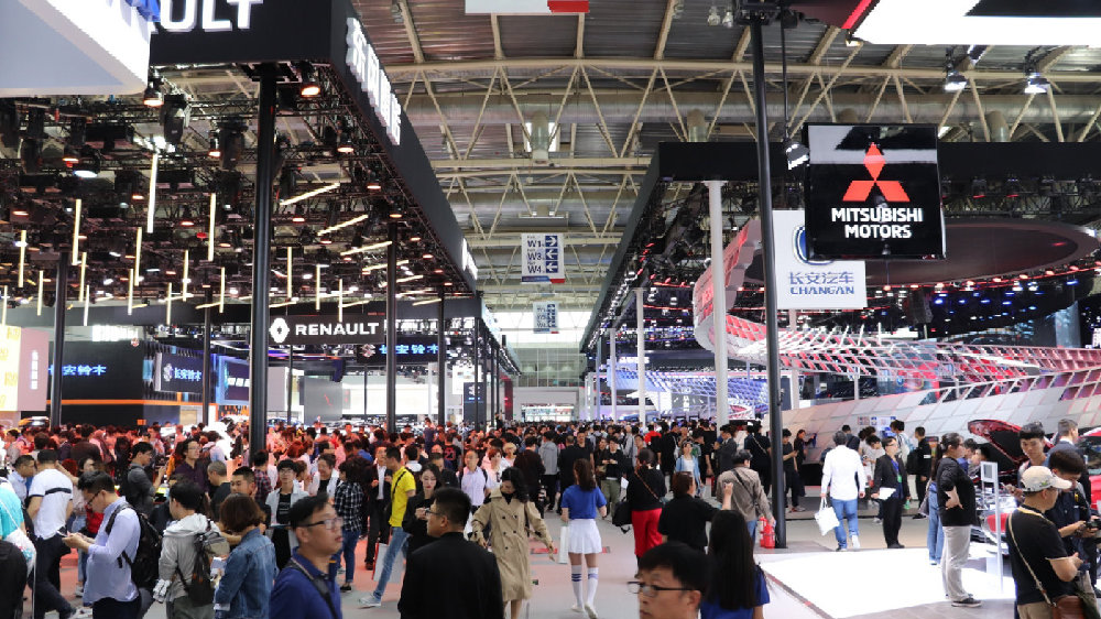 纯电动汽车更省钱，和燃油车相比，到底谁的用车成本更低？