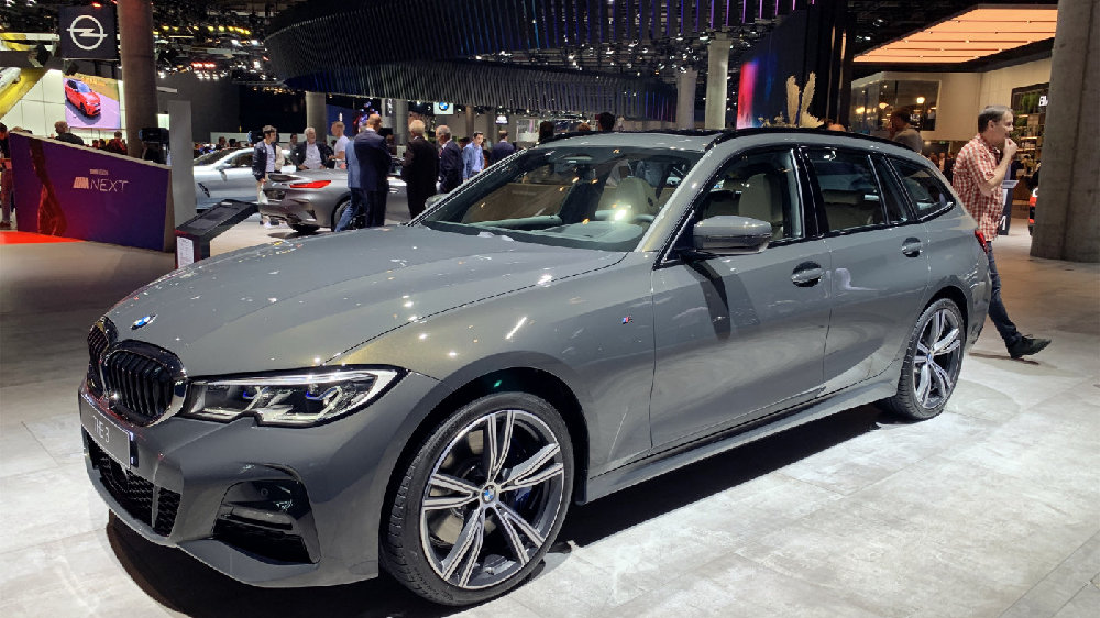 终于来了！最实用“宝马3系”实车亮相，尺寸大涨，空间不比SUV差！