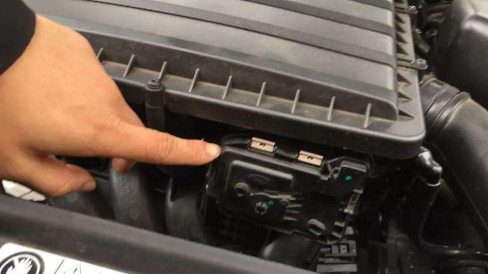 前台忽悠你买的养护项目，可能根本没做！怎样才能让4S不坑爹？