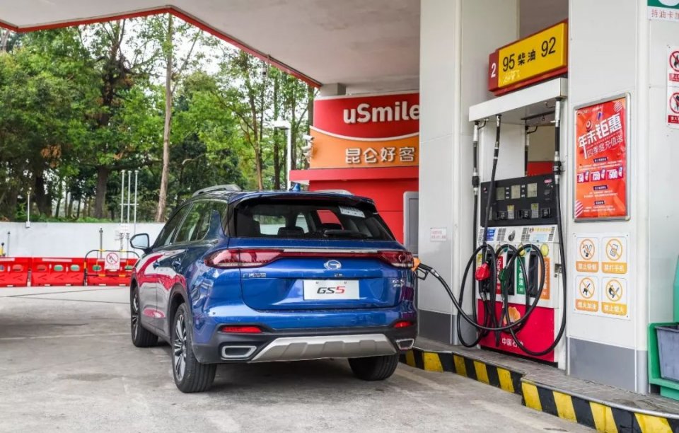 这款在巴黎车展亮相的中国SUV,卖10万出头,实测油耗曝光