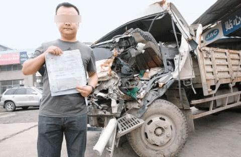 老交警忠告：别听保险员忽悠，买这3种车险足够，多买就是做慈善