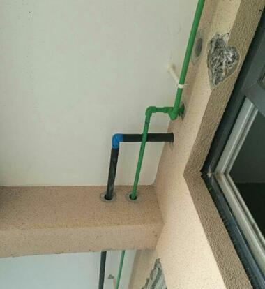 老婆非不吊顶,拿石膏线绕房顶一周,真敞亮!