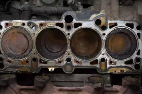 跑高速可以清理发动机积碳？错误！最好的方法仅有一个