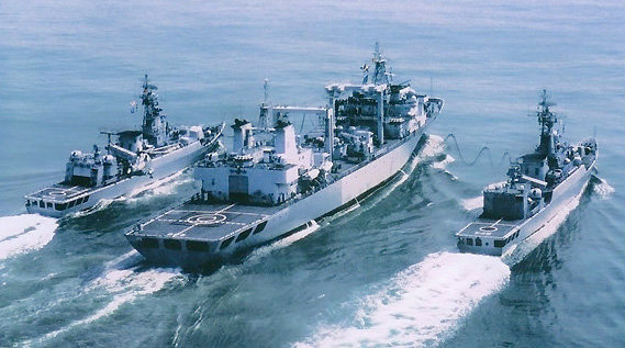 惊现保卫南海重要武器 大型综合补给舰已经刷号967