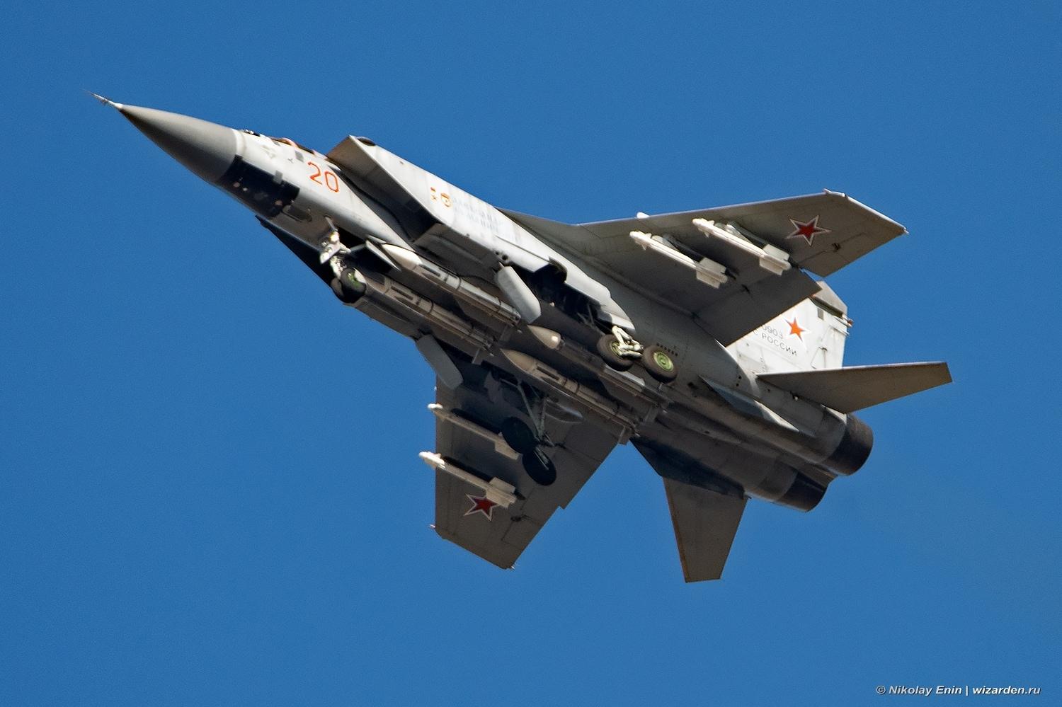 北极熊稳住自家后院,俄战斗机将恢复巡逻北冰