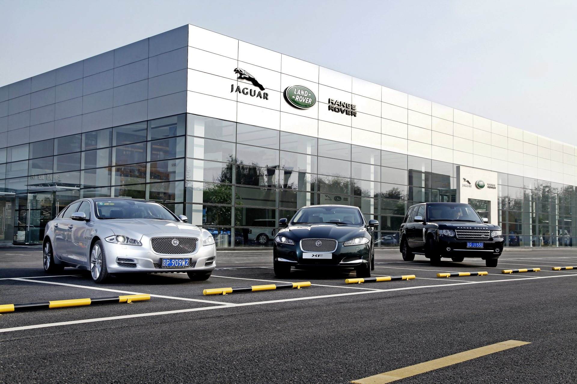 “打七折卖不动，明年不干了”，寒流之下路虎没有喘息的机会