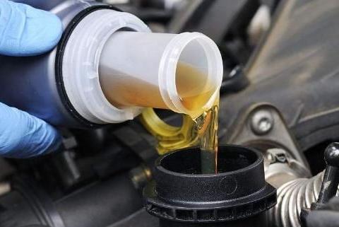 车子跑满6万公里后，这几件事情必须做，别只想着省钱