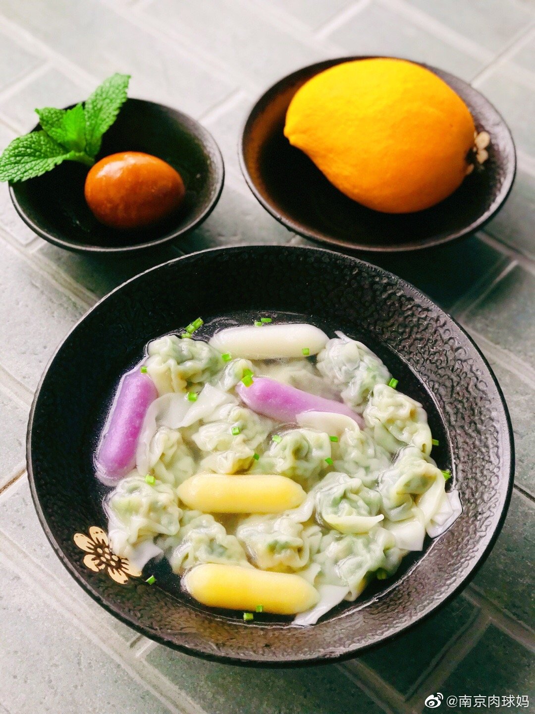 2019/5/9洋槐花韭菜猪肉小馄饨 彩蔬芝心年糕 卤蛋 圣德龙芒果混
