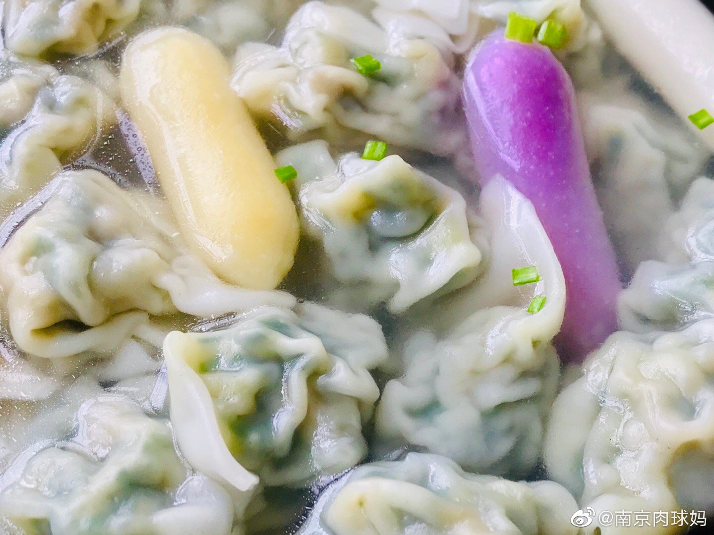 2019/5/9洋槐花韭菜猪肉小馄饨 彩蔬芝心年糕 卤蛋 圣德龙芒果混