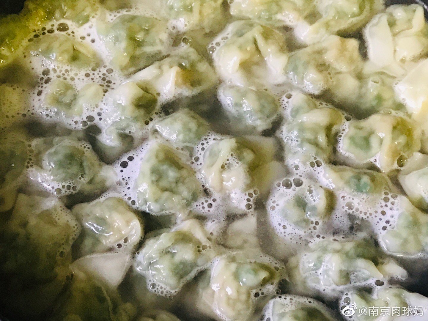 2019/5/9洋槐花韭菜猪肉小馄饨 彩蔬芝心年糕 卤蛋 圣德龙芒果混