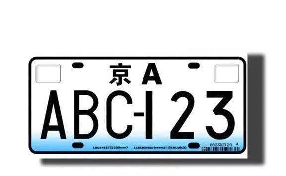 北京偶遇一辆"老爷车",车牌却是白底黑字,看到牌号更惊讶!