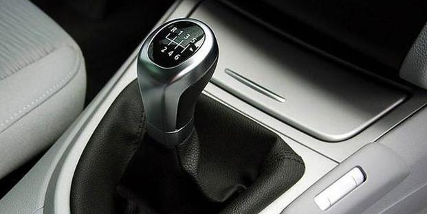 买车到底是选手动挡还是自动挡好?新手司机:别