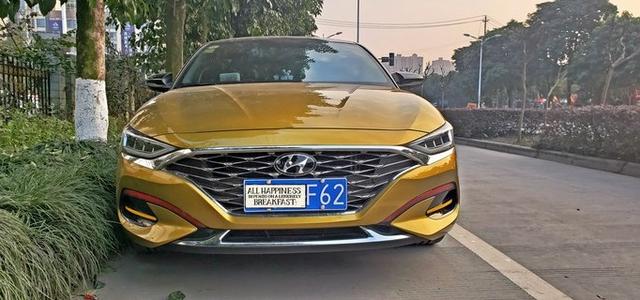 全国首提流沙金现代菲斯塔，车主:路人说前脸像鲇鱼，褒贬不一