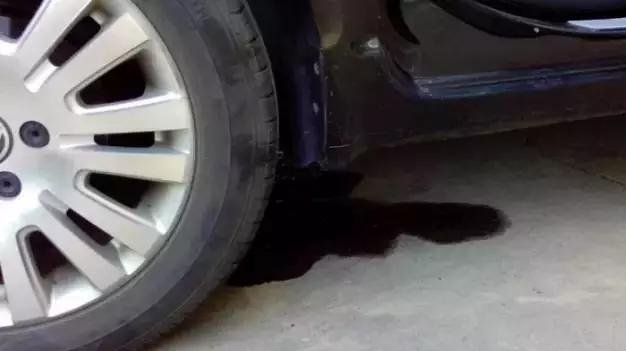 保养后竟然发现汽车漏油了！到底怎么回事？