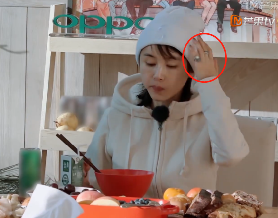 王子文来《客栈》实习,戴满了首饰,王珂脱口而出13个字,很现实