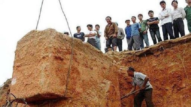 广西上思县出土两个巨型石棺，棺底刻有北斗七星，墓主身份成谜