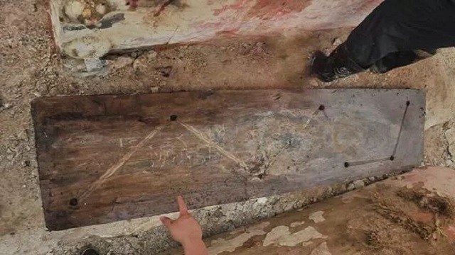 广西上思县出土两个巨型石棺，棺底刻有北斗七星，墓主身份成谜
