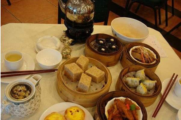 为什么广东早茶在外地火不起来?食客回答两个人花100元吃不饱