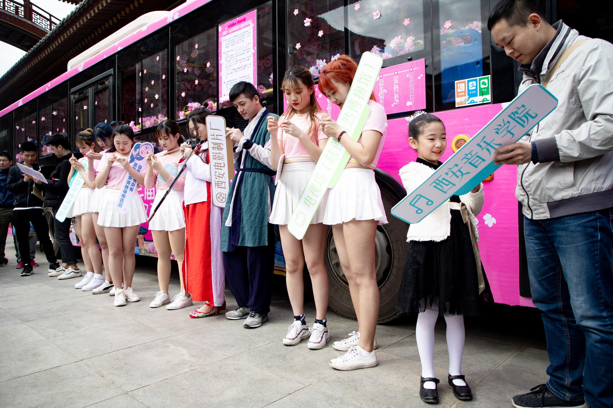 第三届雁塔国际樱花节启动 樱花大巴巡游开启春游新玩法