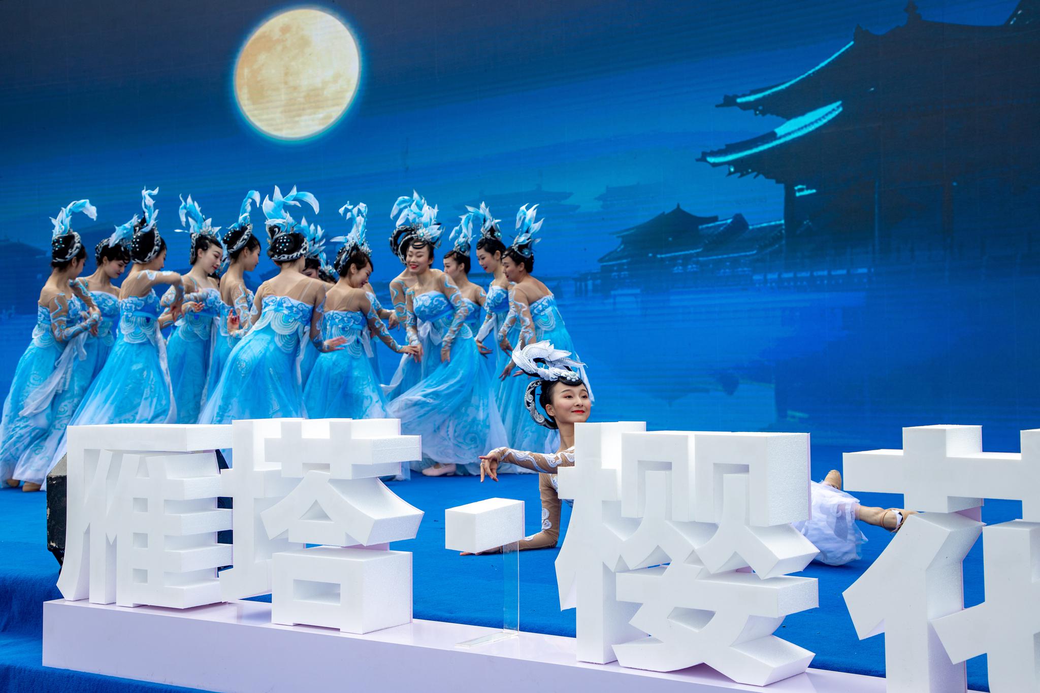 第三届雁塔国际樱花节启动 樱花大巴巡游开启春游新玩法