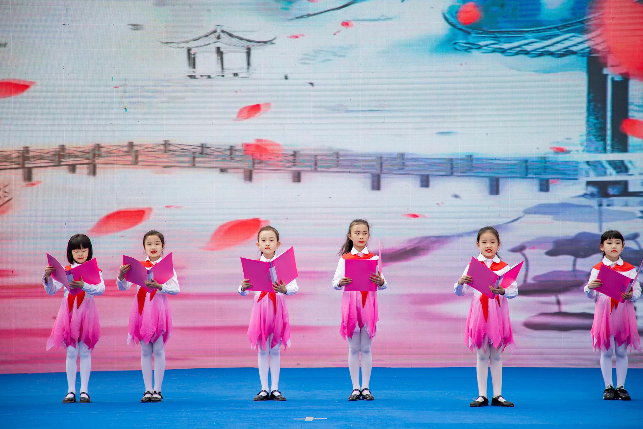 第三届雁塔国际樱花节启动 樱花大巴巡游开启春游新玩法