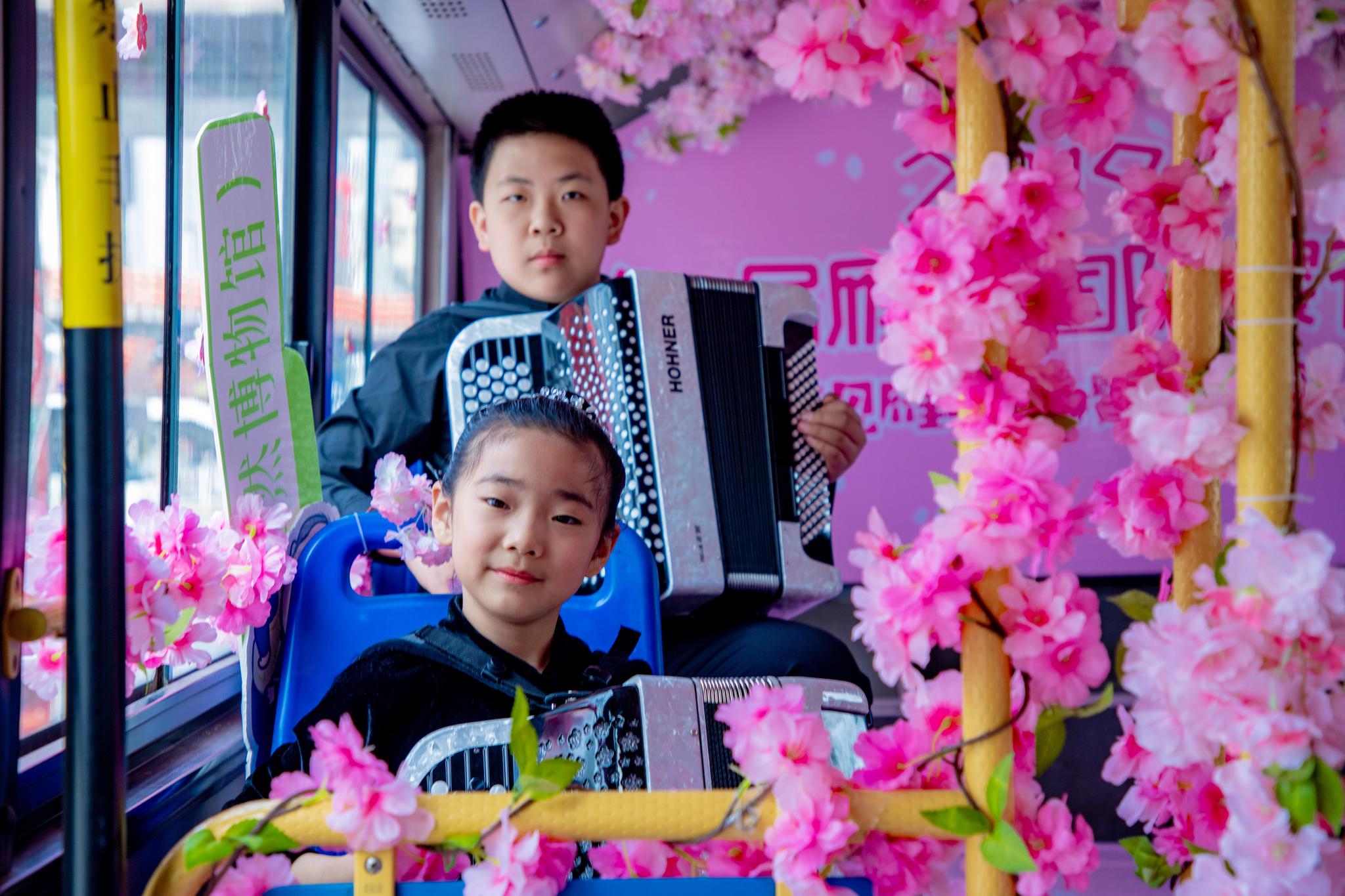 第三届雁塔国际樱花节启动 樱花大巴巡游开启春游新玩法